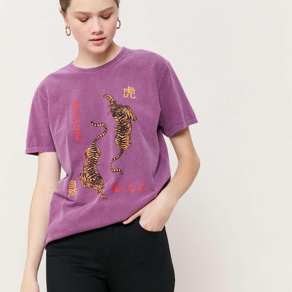 Urban Outfitters Tops - Urban outfitters tiger graphic tee
